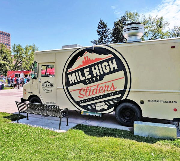 a picture of a food truck