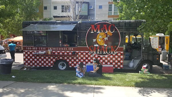 a picture of a food truck