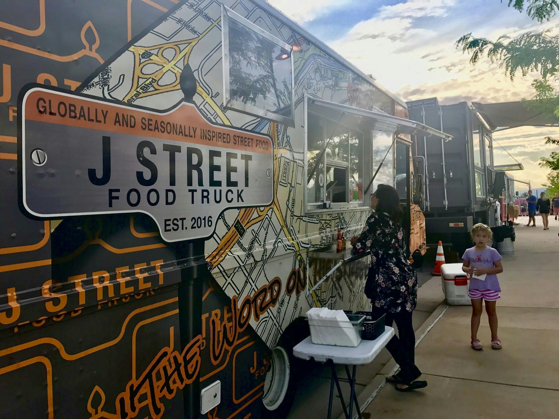 a picture of a food truck