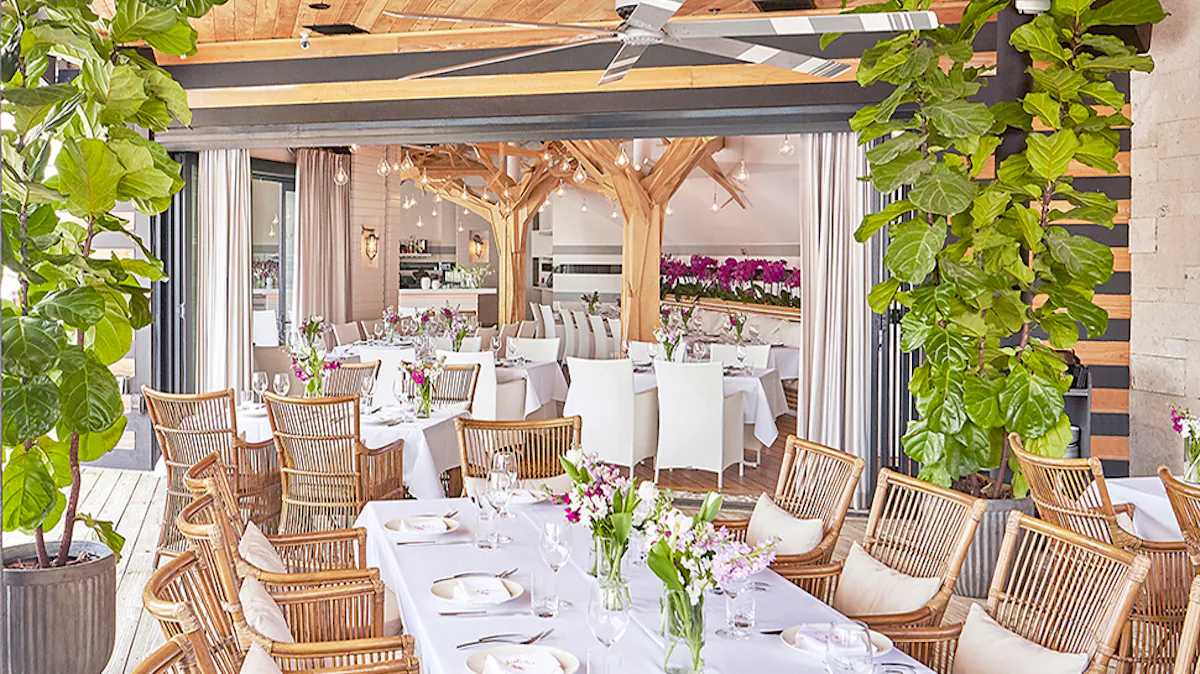 a restaurant's dining room