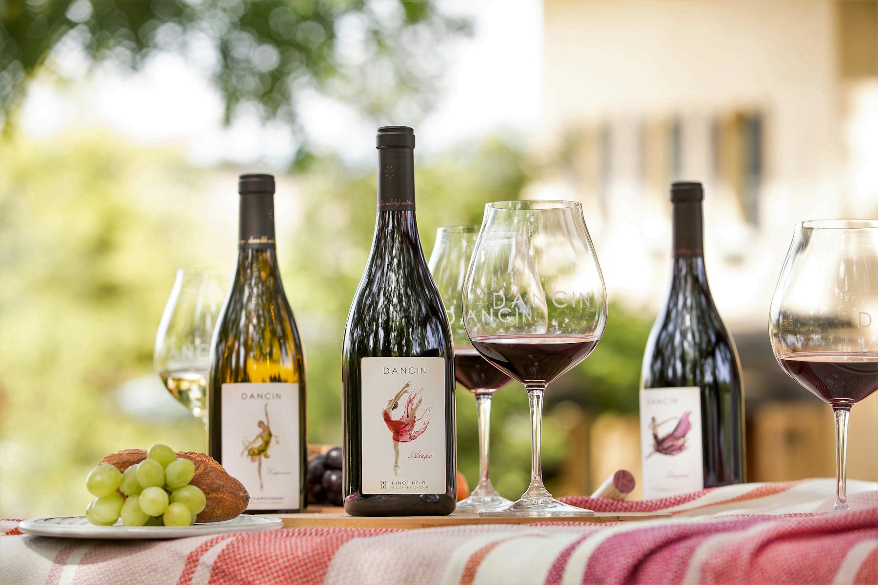 dancin wine in a table