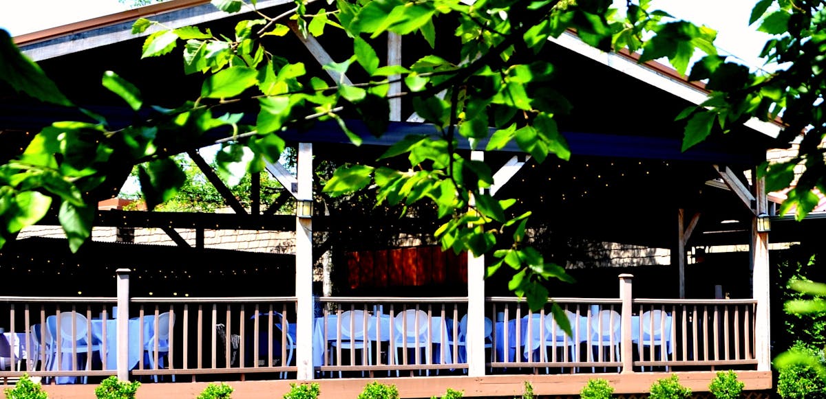 Frescos Neighborhood Bar & Restaurant with Outdoor Dining in Wexford, PA