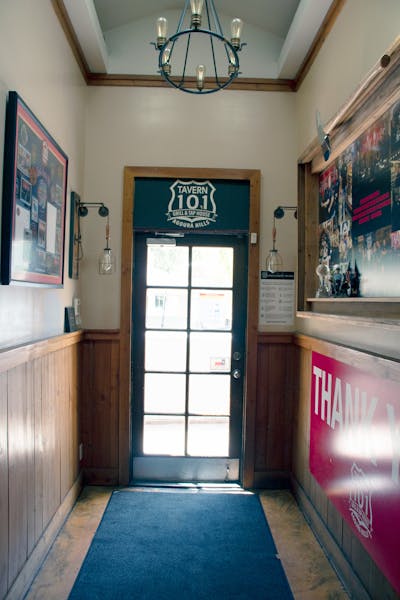 shop-tavern-101-grill-tap-house-in-agoura-hills-ca