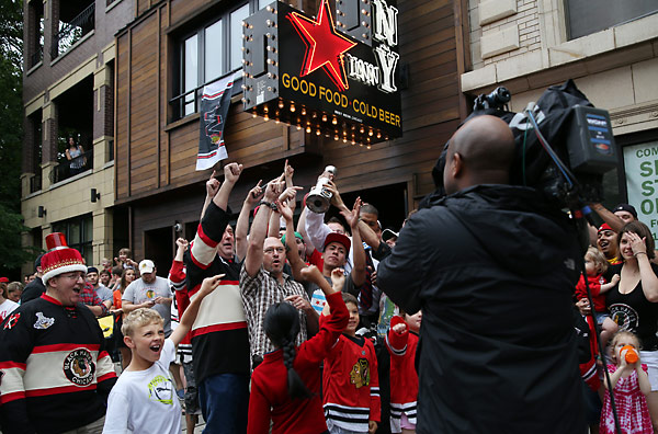 blackhawks fans outside of the pony after the stanley cup win