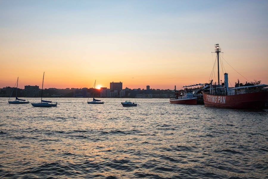 Group Reservations Frying Pan in New York