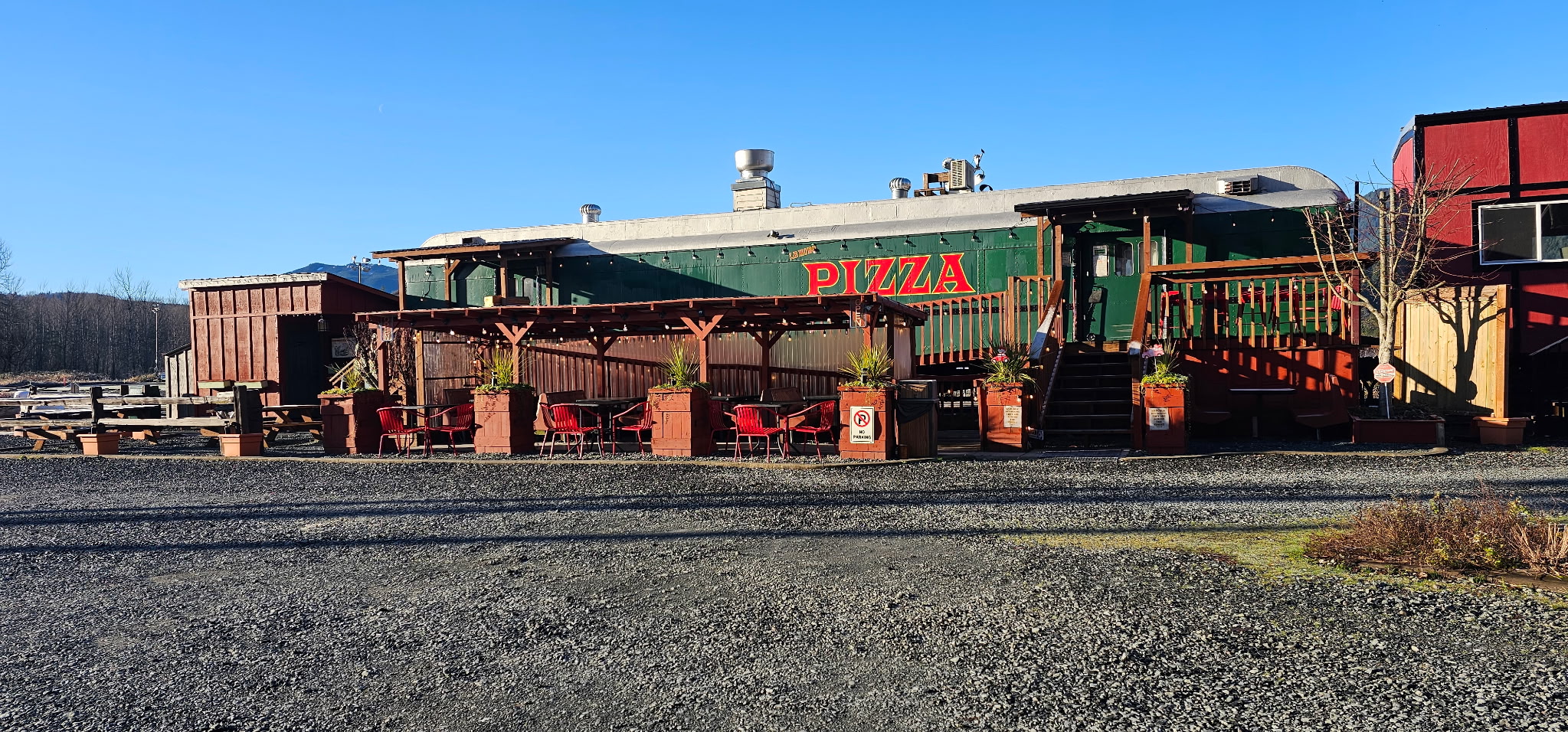 a pizza restaurant with a green and red sign