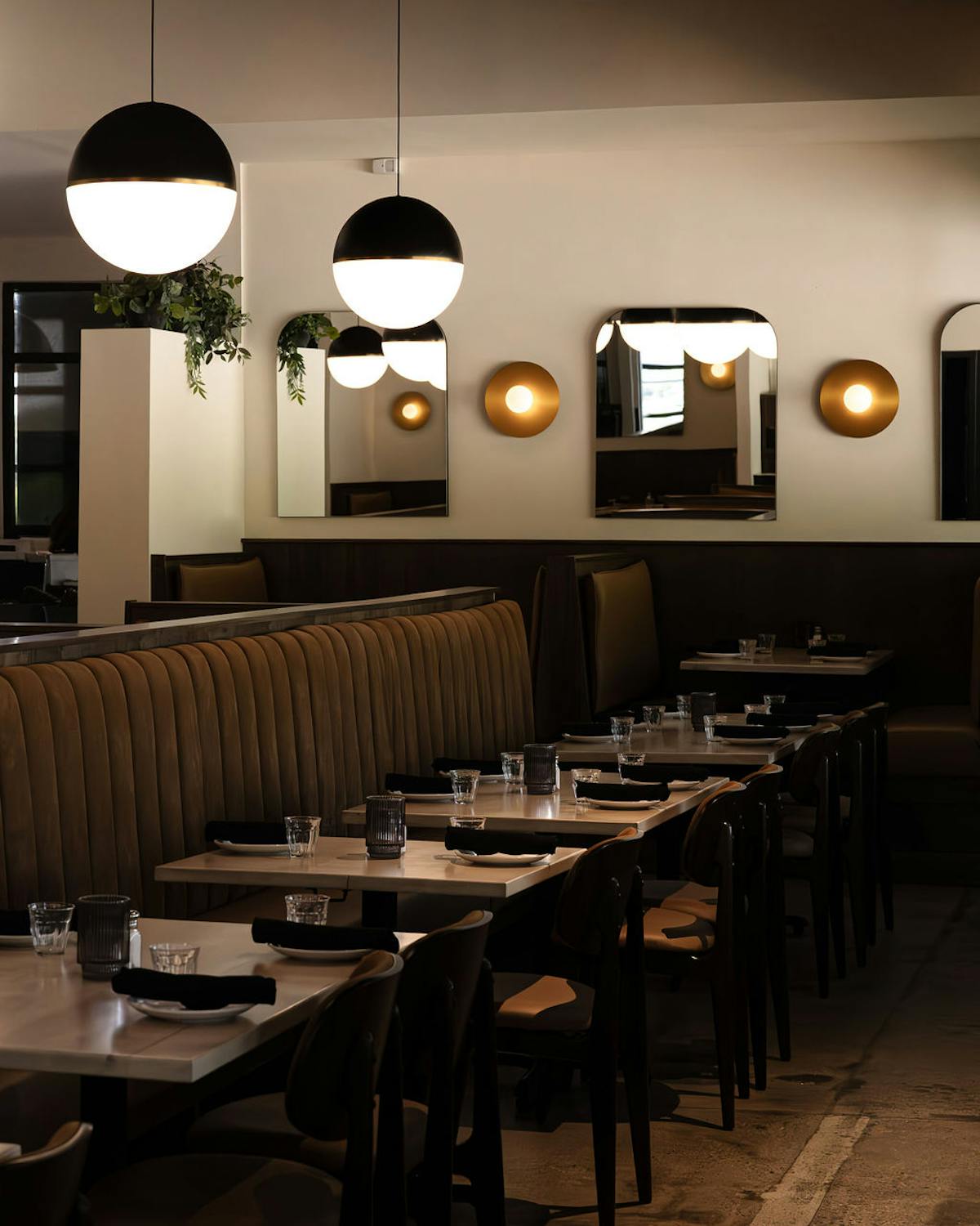 Darfons Nashville Restaurant Bar Lunch Dinner Dining Room Happy Hour Main Dining Room