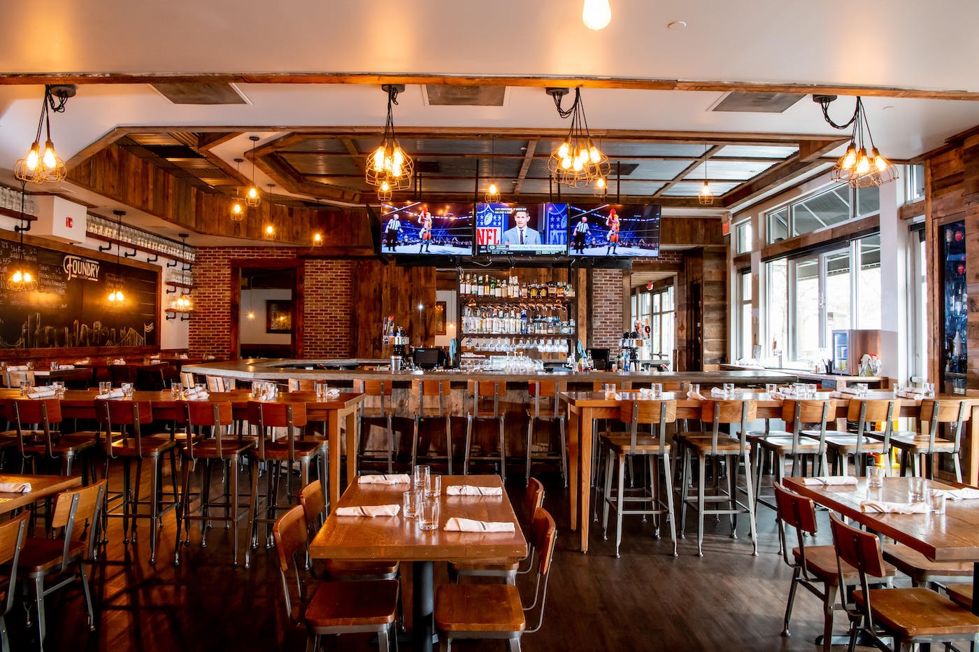 a dining room table in a restaurant