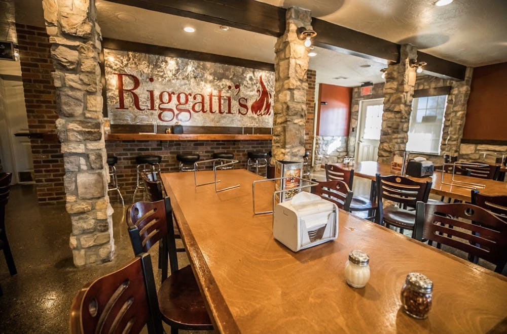 a room filled with furniture and a table in a restaurant
