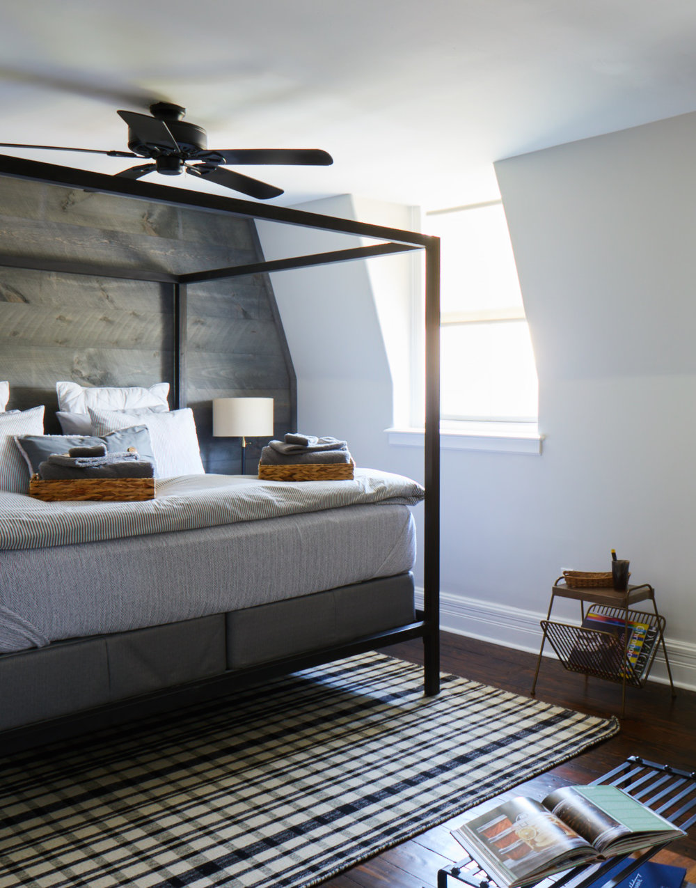 a bedroom with a bed and desk in a room