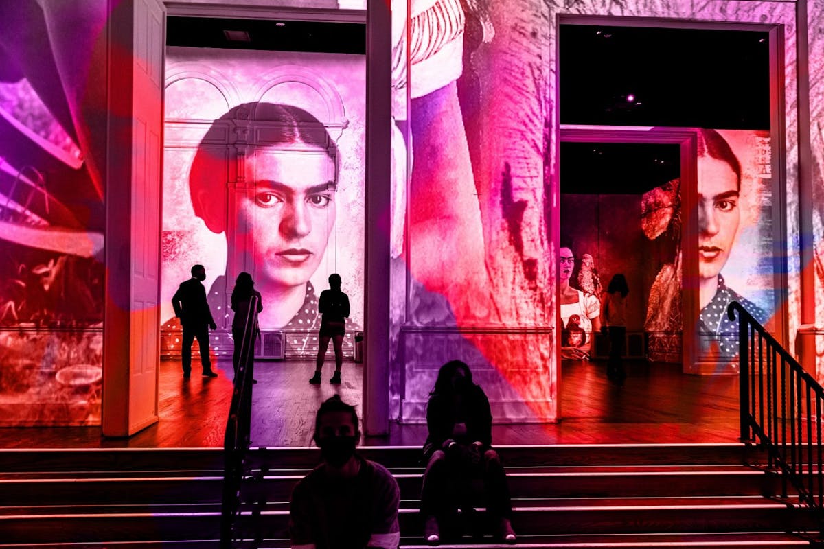 Frida Kahlo, Frida Kahlo, Frida Kahlo on a stage in front of a store