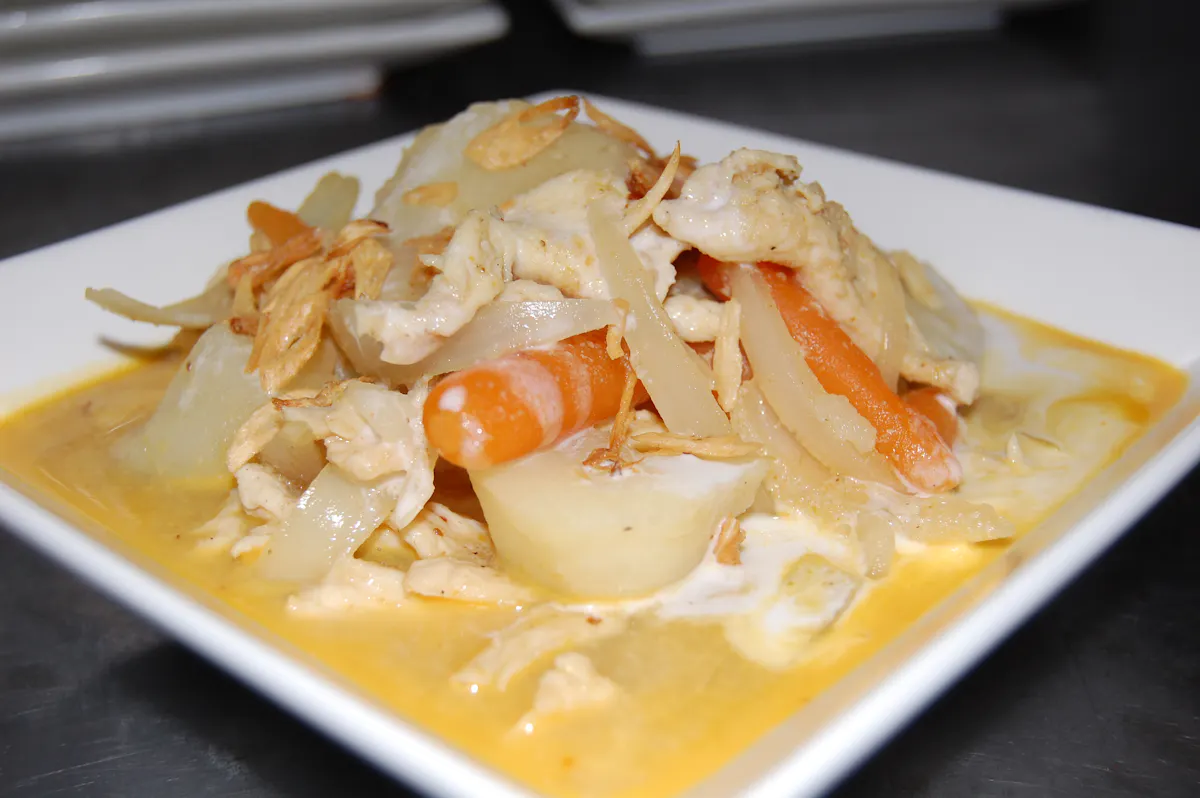 a plate of thai food