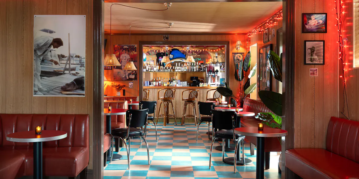 Ray’s Bar Miami | Hours & Location Miami Beach