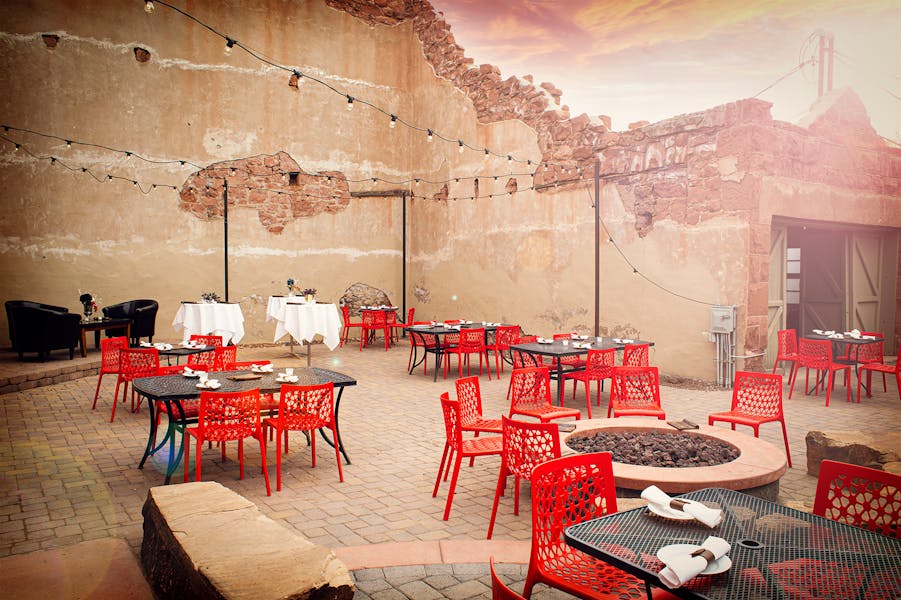 Historic Patio Space Tourist Home Cafe Breakfast Restaurant in