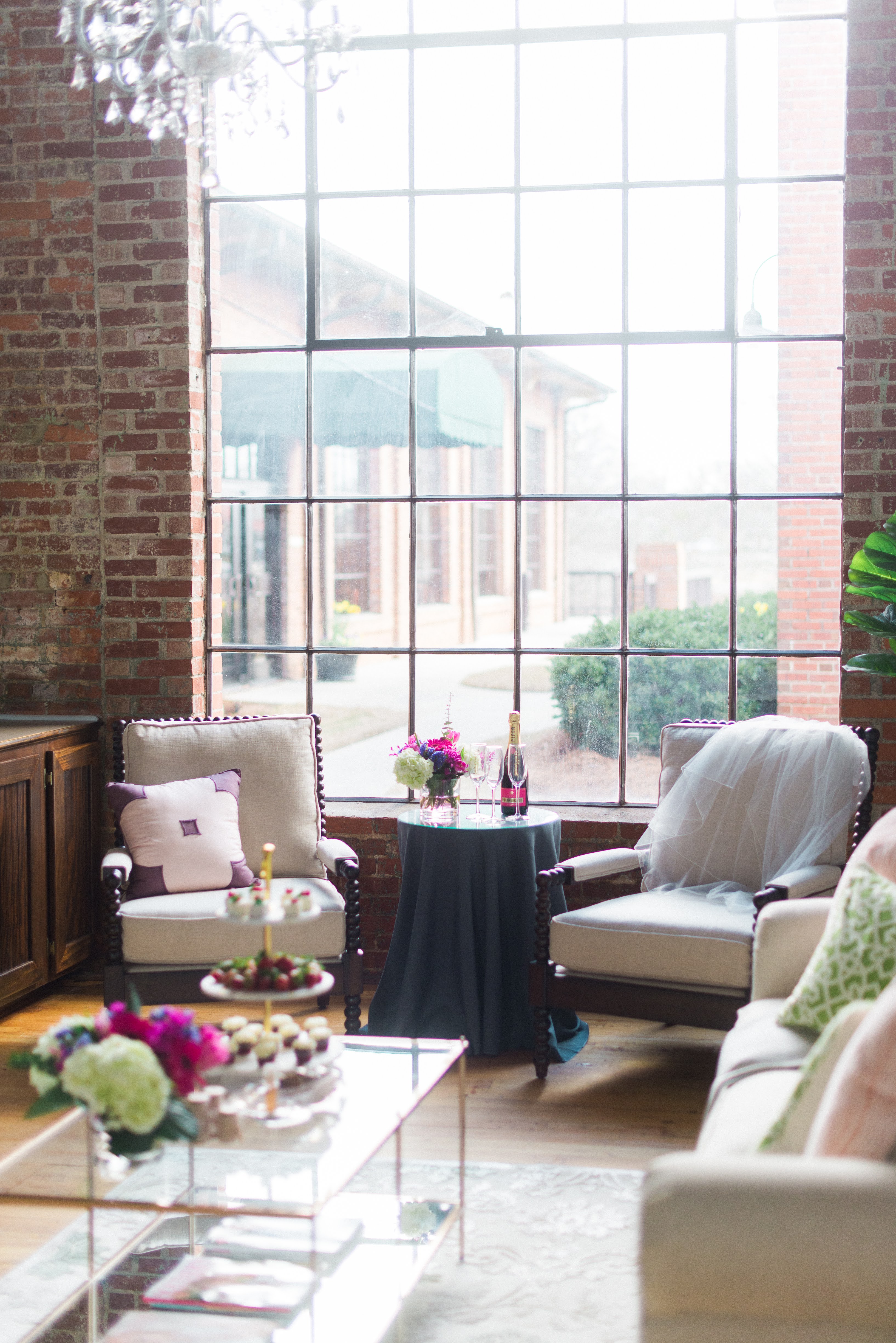 a room with a windown