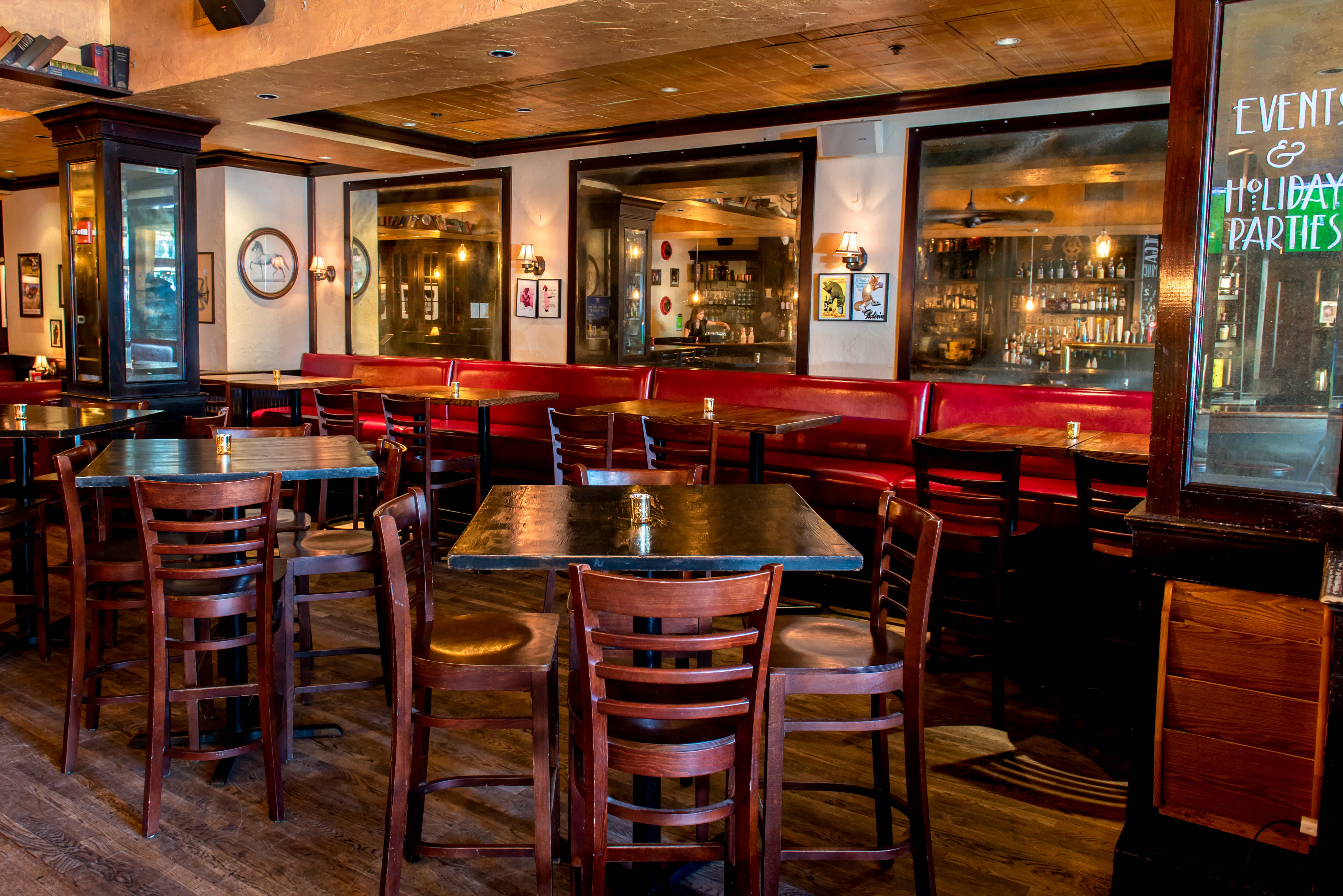 a dining room table in a restaurant