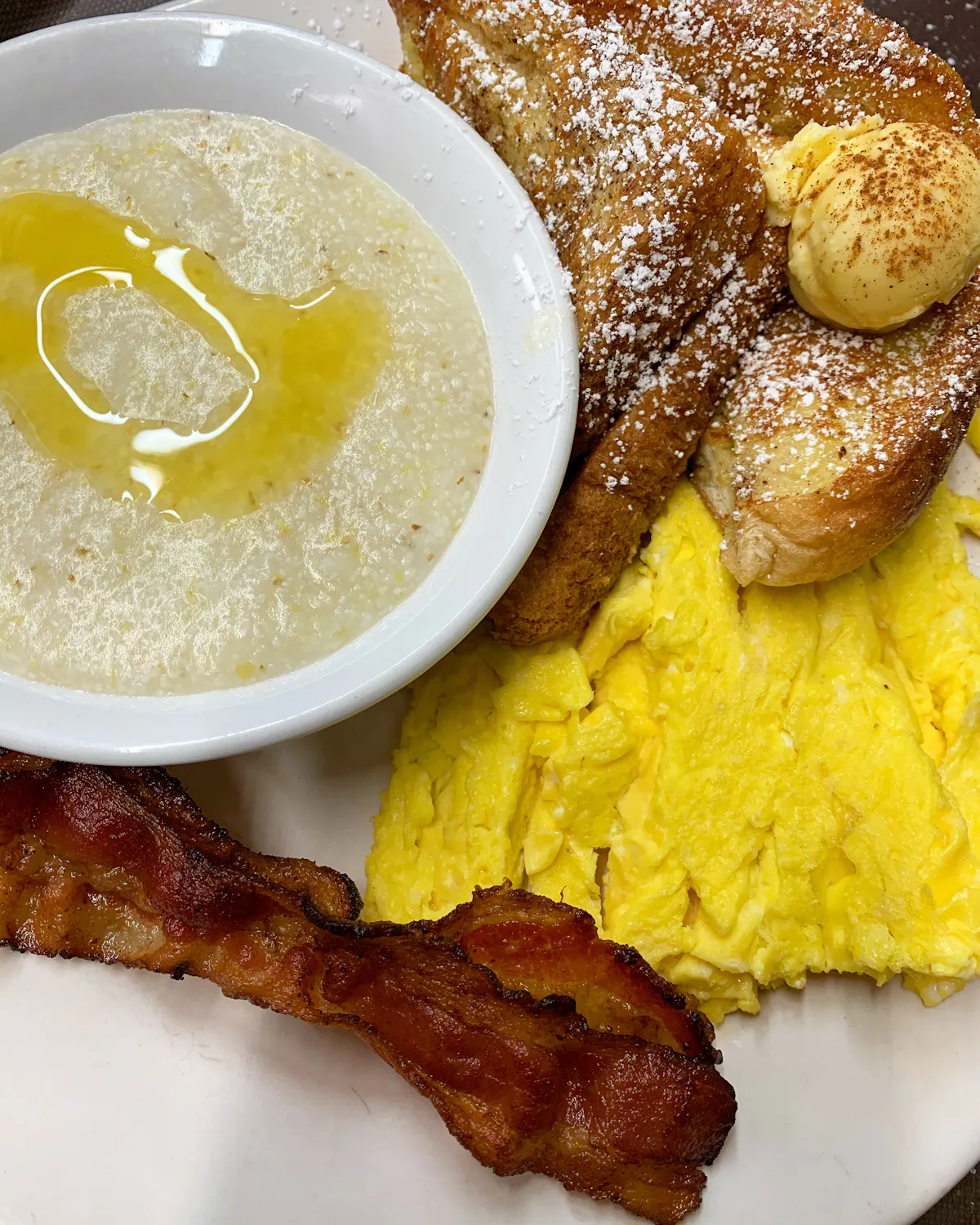 a plate of breakfast food