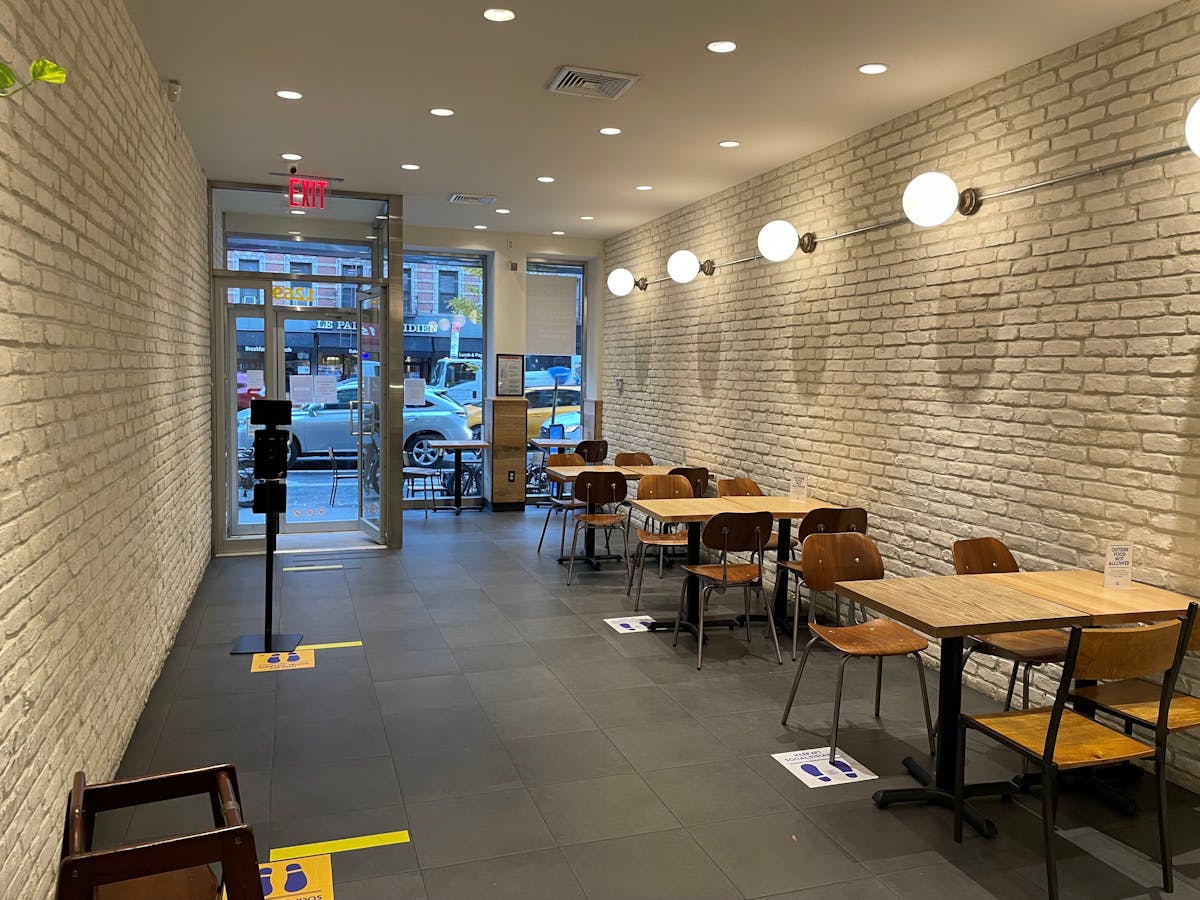 inside view of Lenwich at Lenox Hill 68th Street 