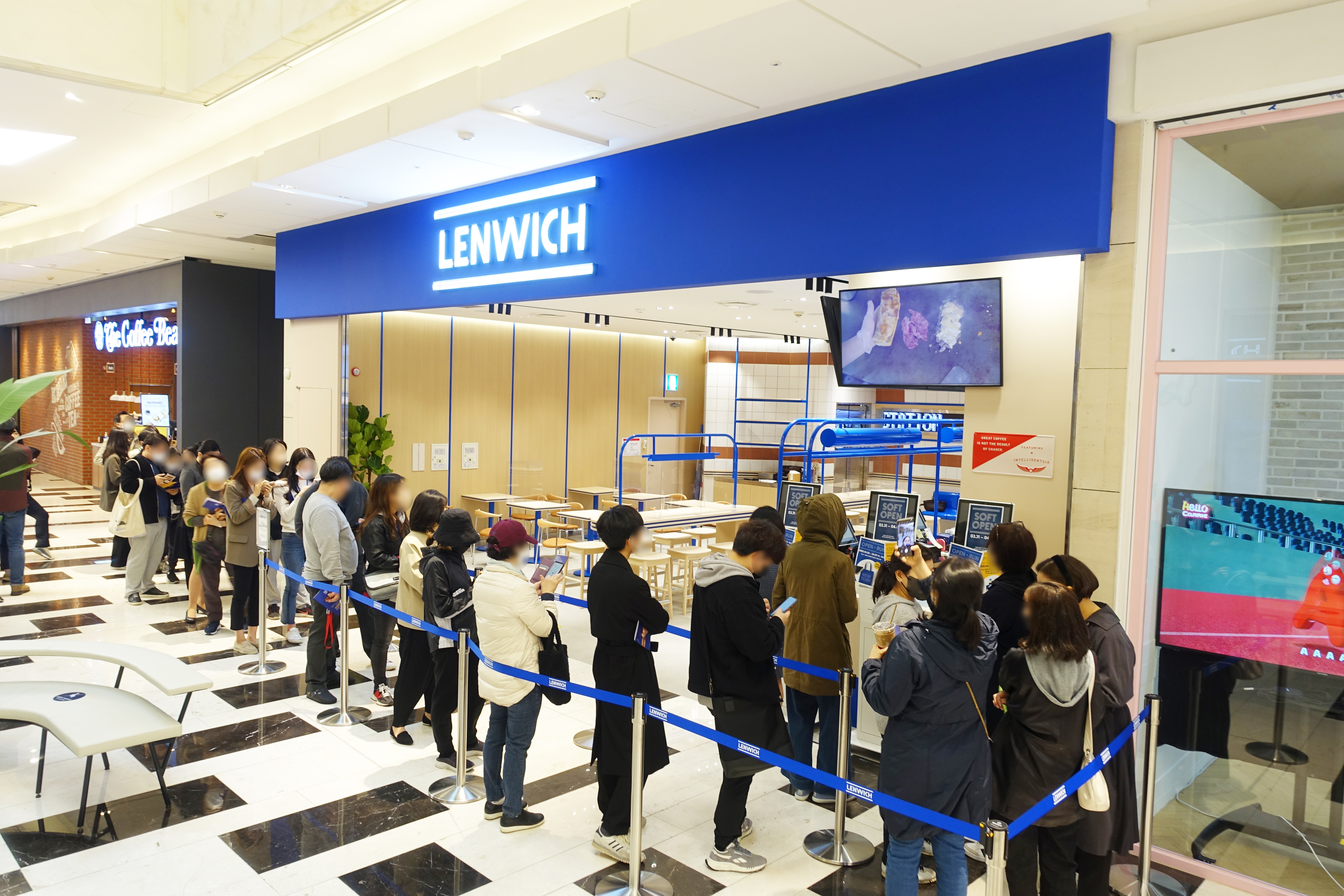 inside of Seoul Lenwich at IFC 