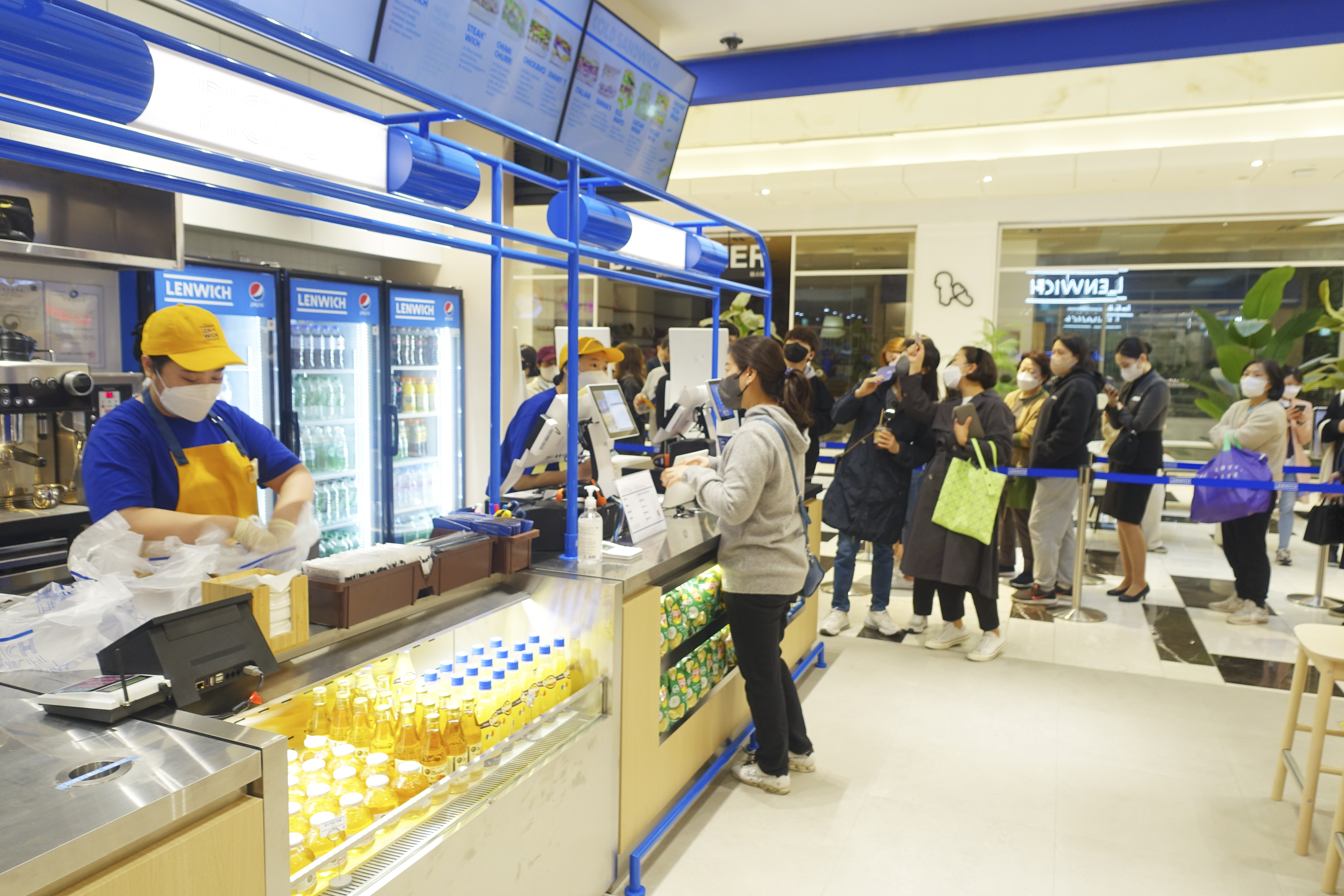 inside of Seoul Lenwich at IFC 