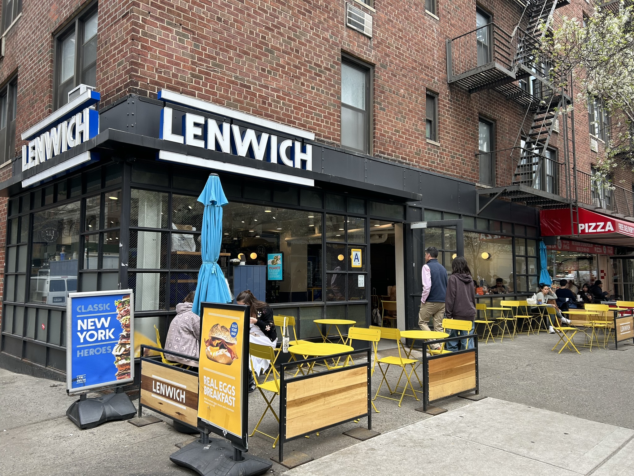 outdoor view of Lenwich at 120 University place with seating 