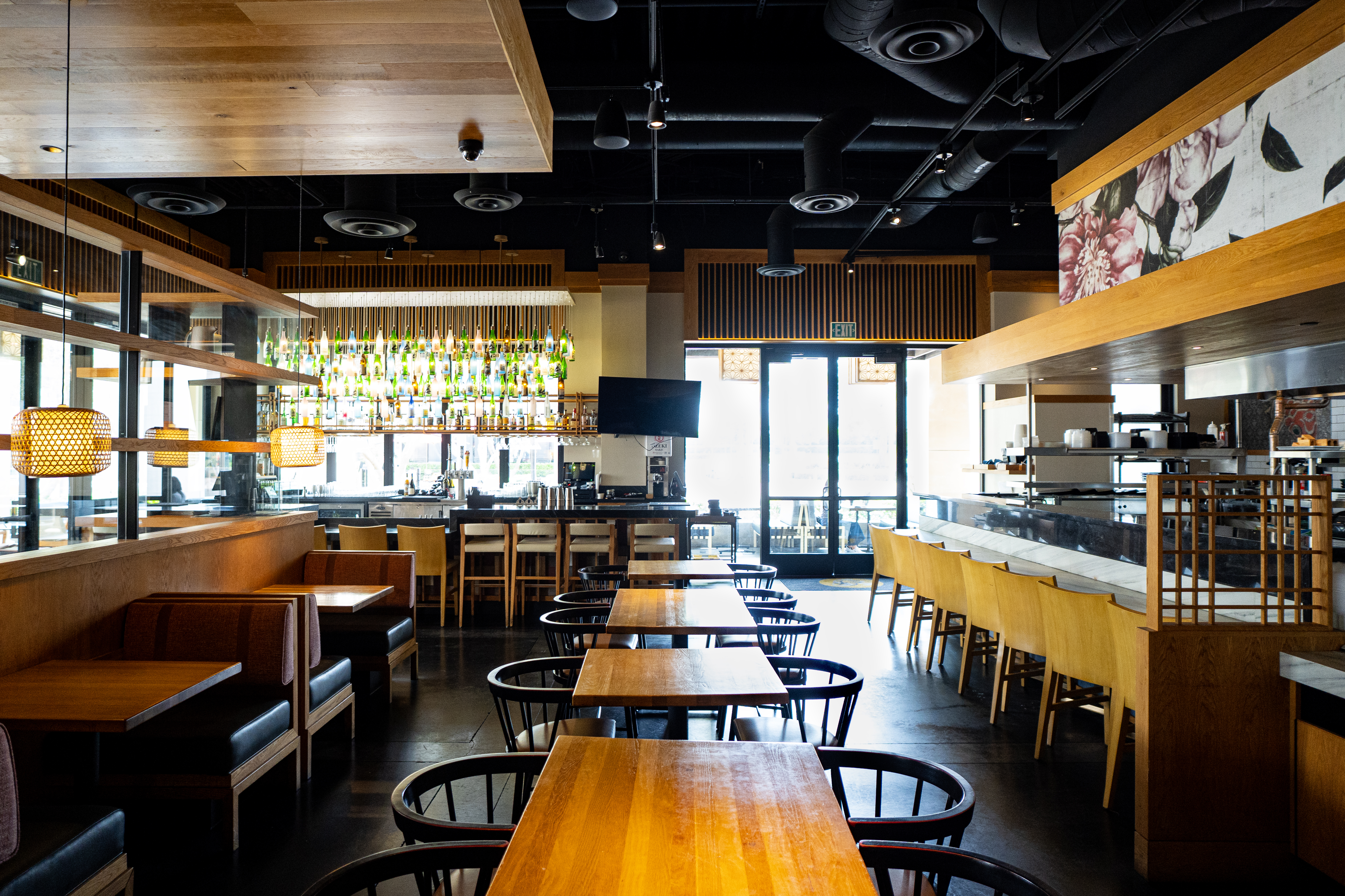 a dining room table in a restaurant