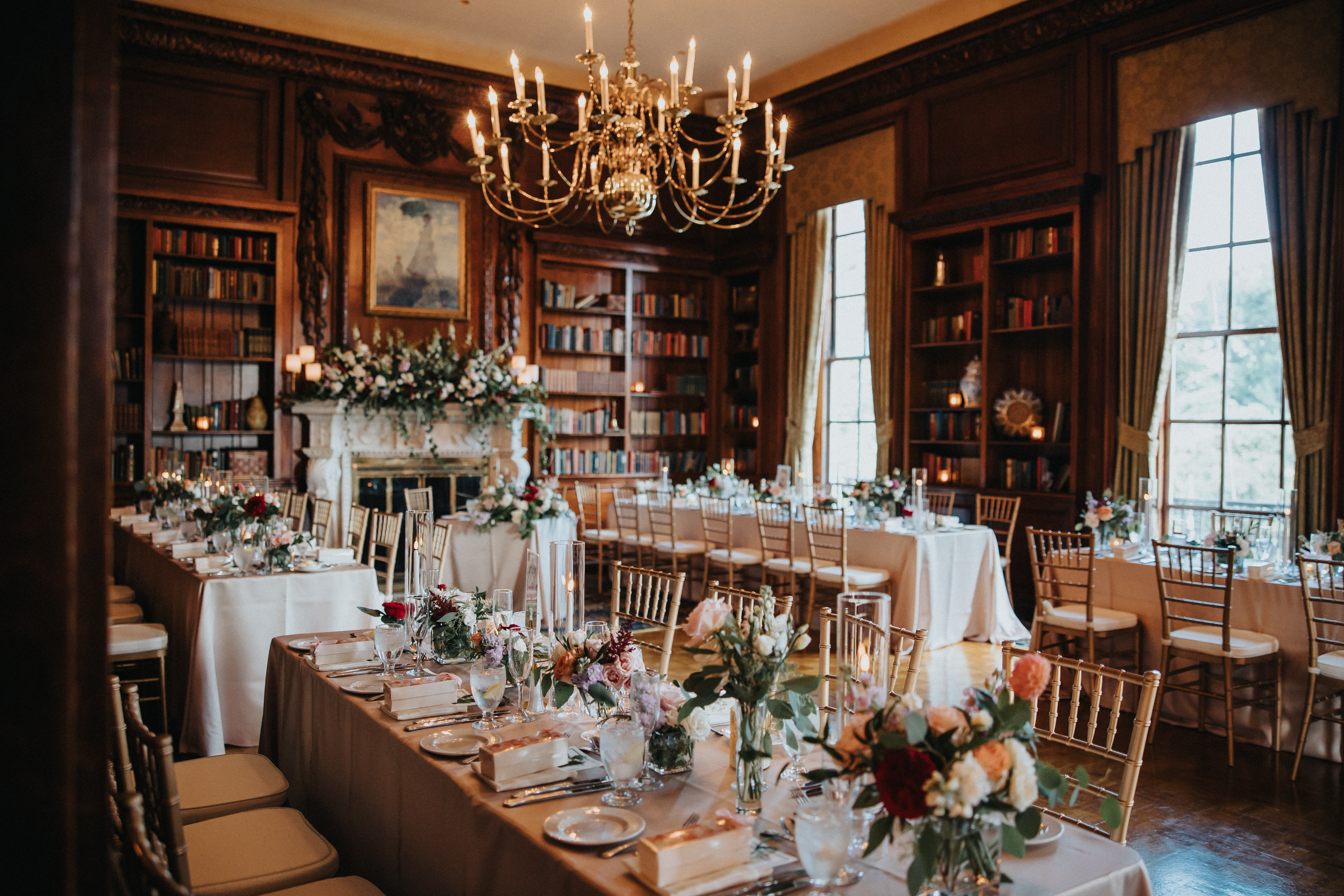 a dining room table in a restaurant