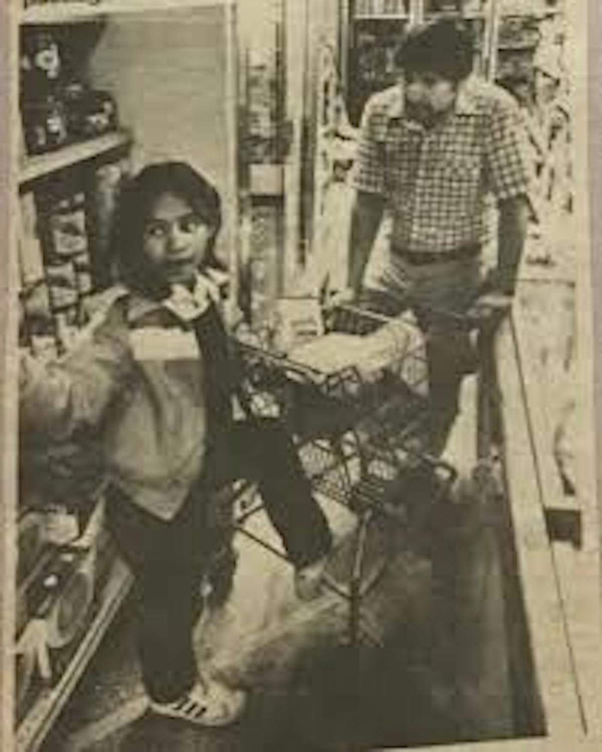 A picture of Tomas Silva Sr. and Milissa stocking shelves