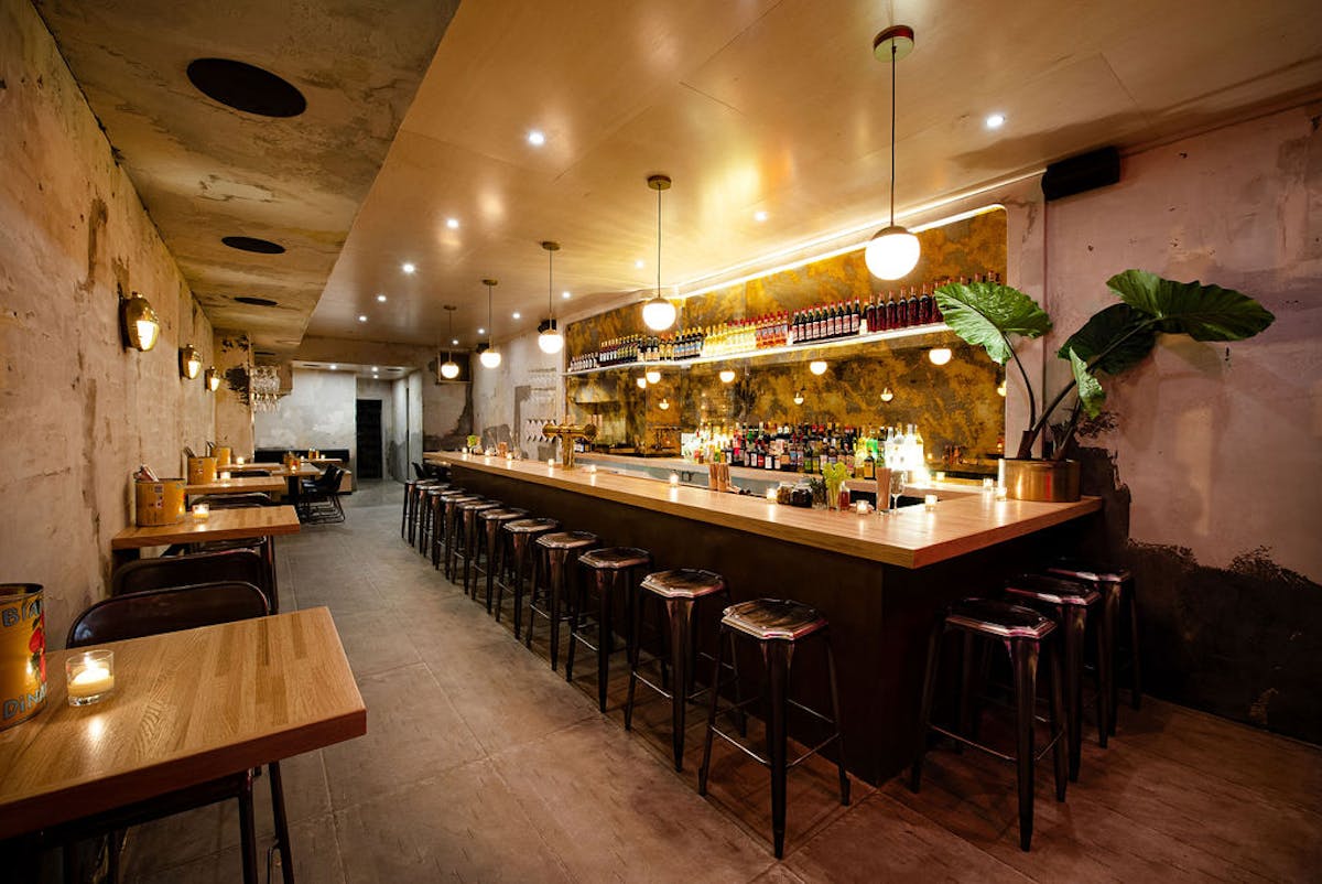 a restaurant dinning room 