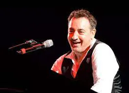 Alex Bugnon (7:00 PM)