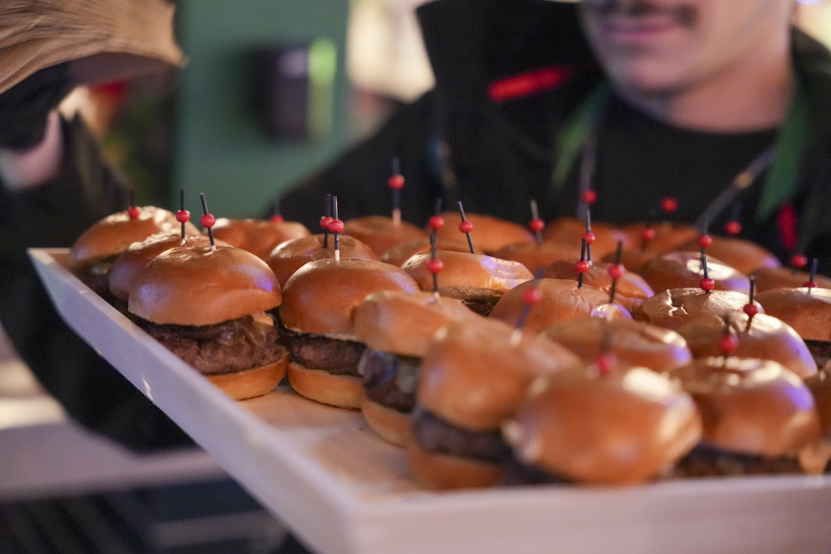 Press night with guests and sparkling lights