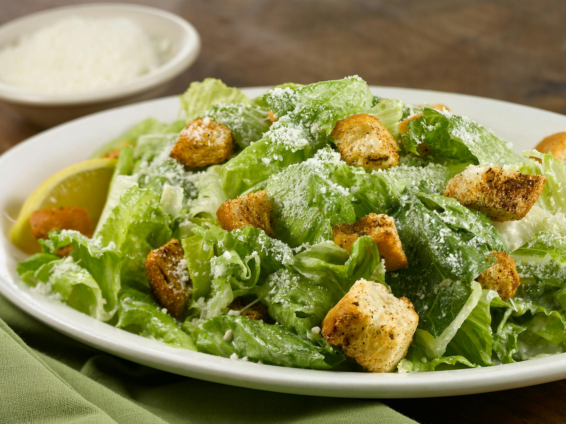 https://images.getbento.com/accounts/78eba03cd1ffcc3a68b2b21e4fb8e156/media/images/21915Caesar-Salad.jpg?w=1800&fit=max&auto=compress,format&h=1800