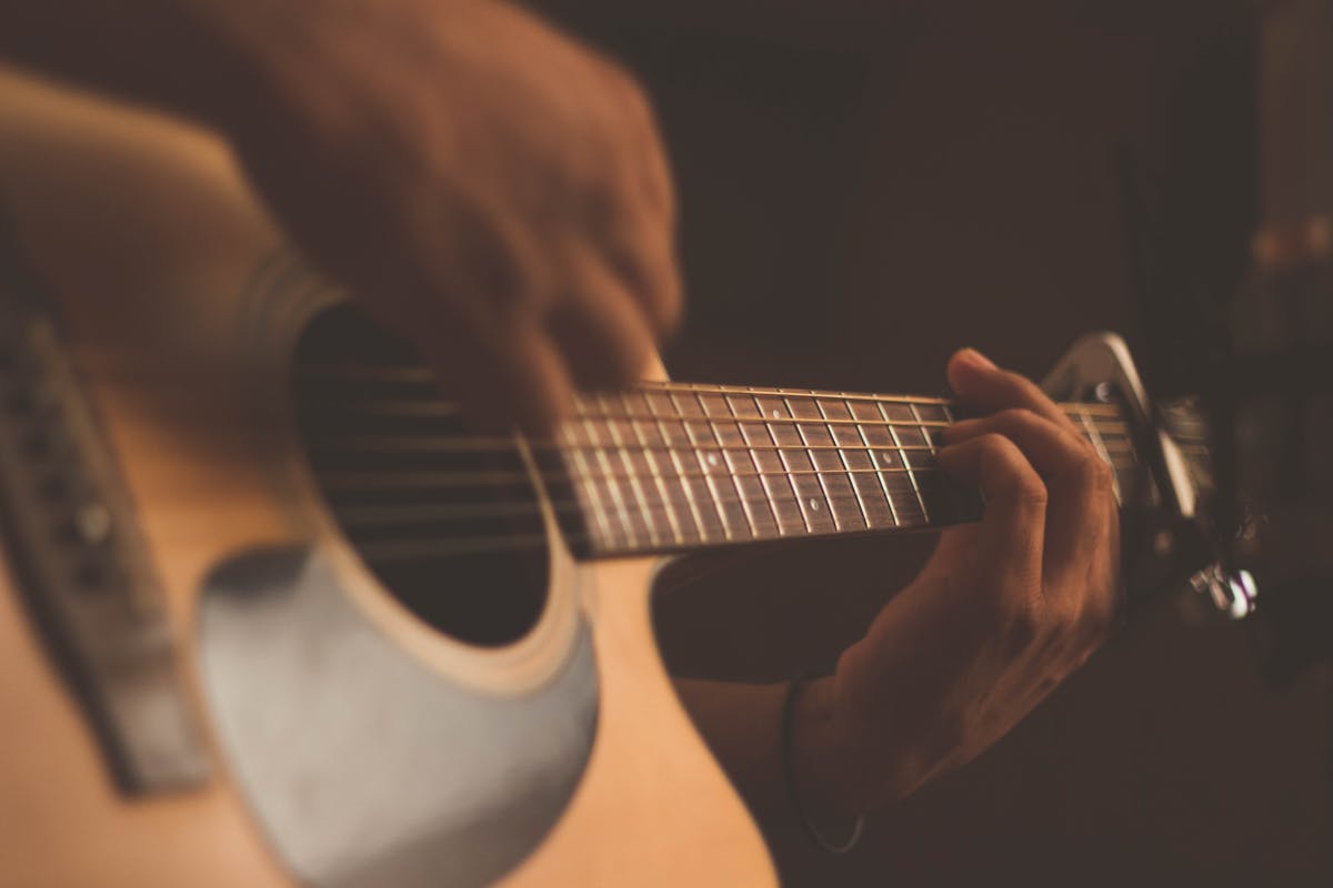 a hand holding a guitar