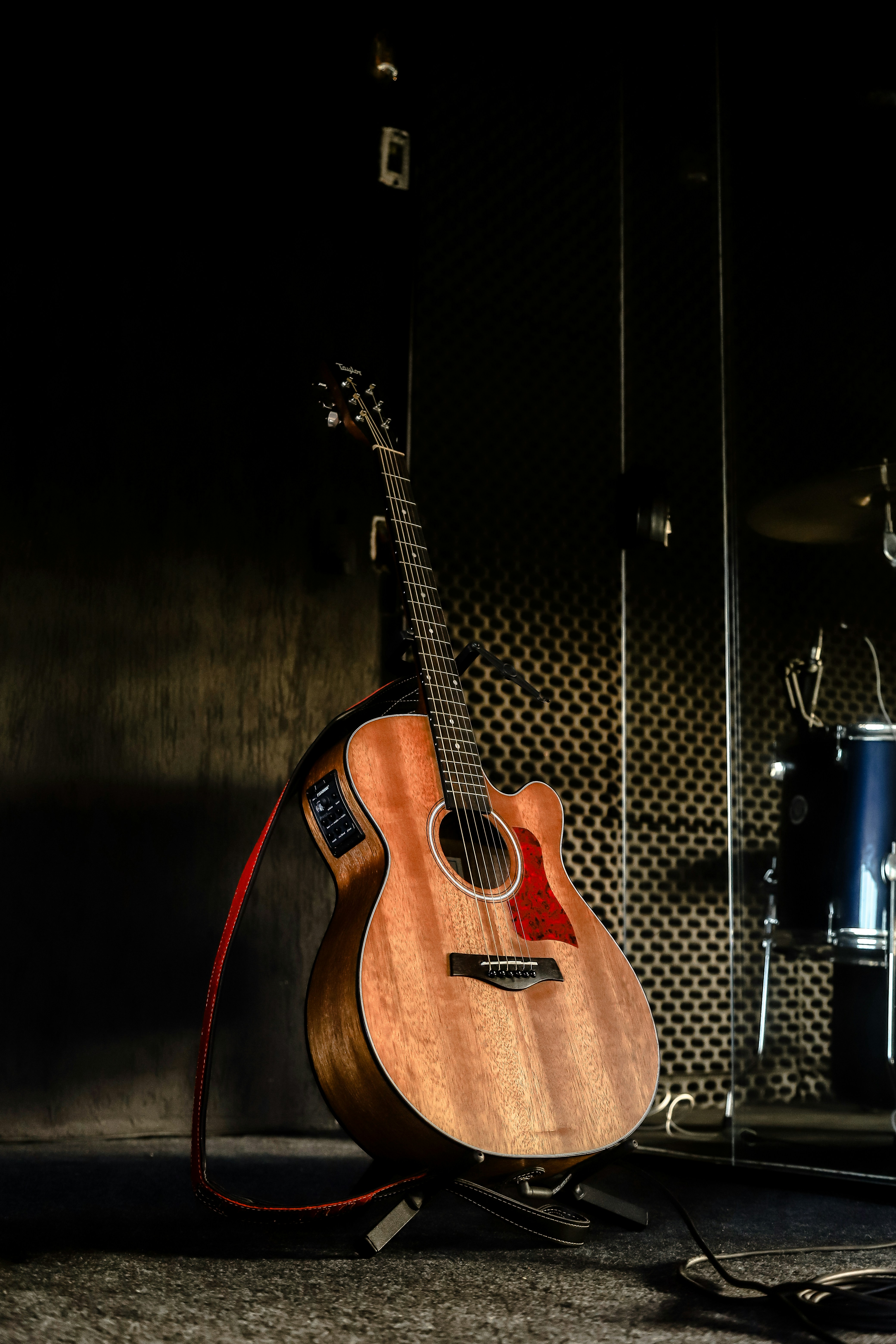 a guitar in a dark room