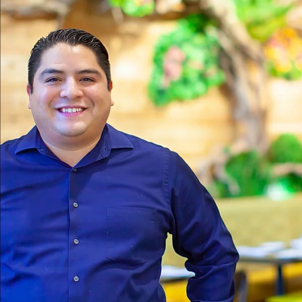 pix Hugo's Invitados Irving hugo miranda hugos invitados