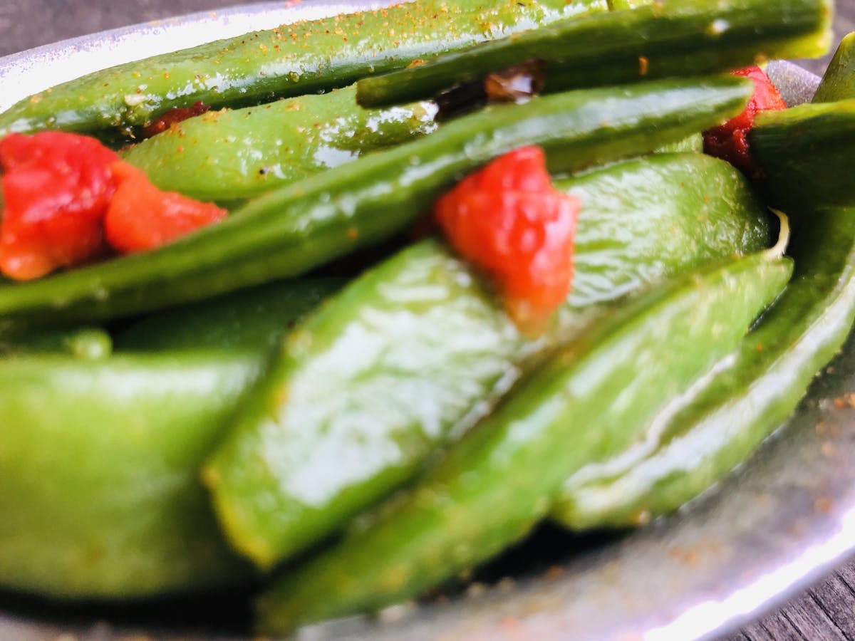 a close up of grilled green beans