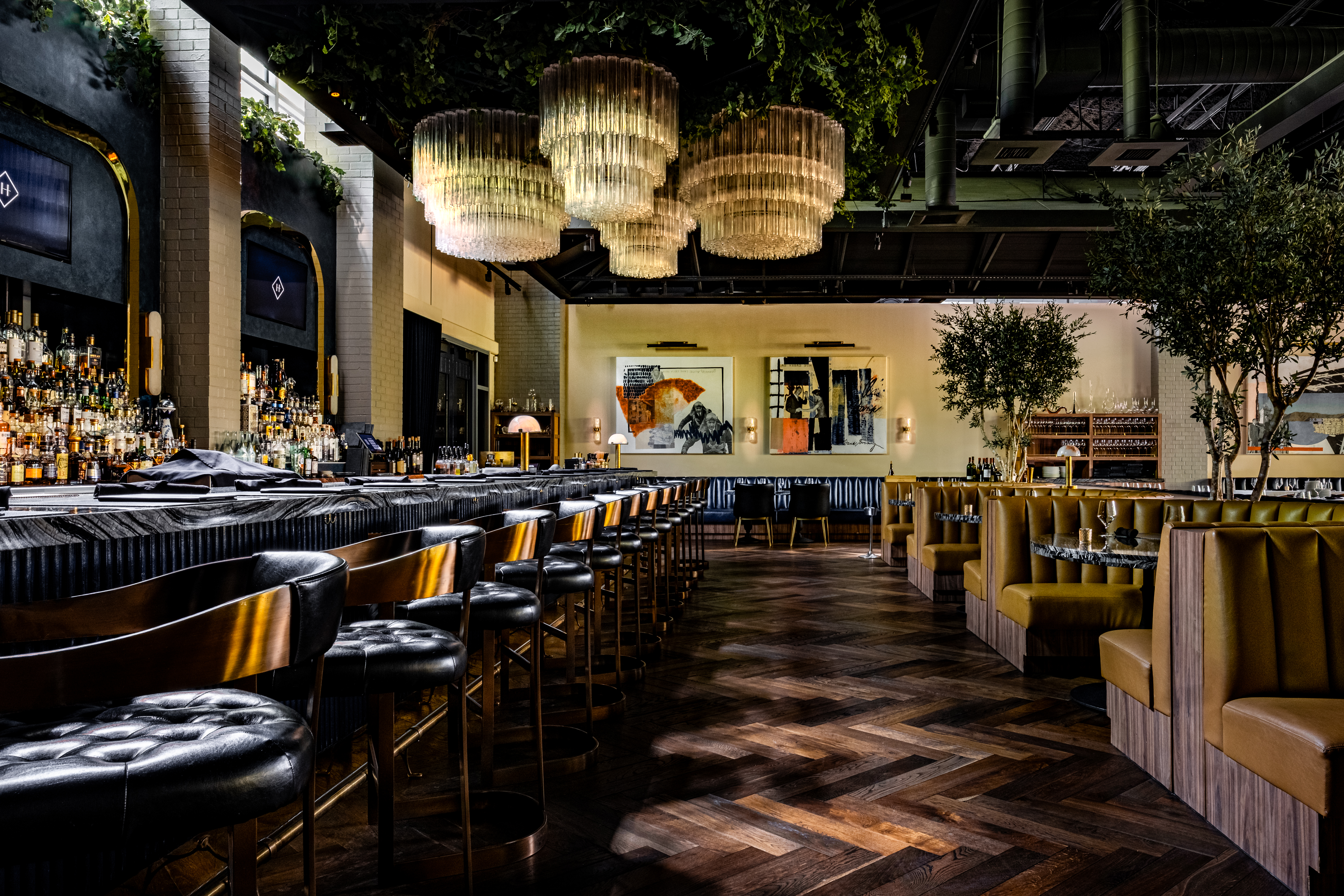 a row of wooden benches sitting on top of a building