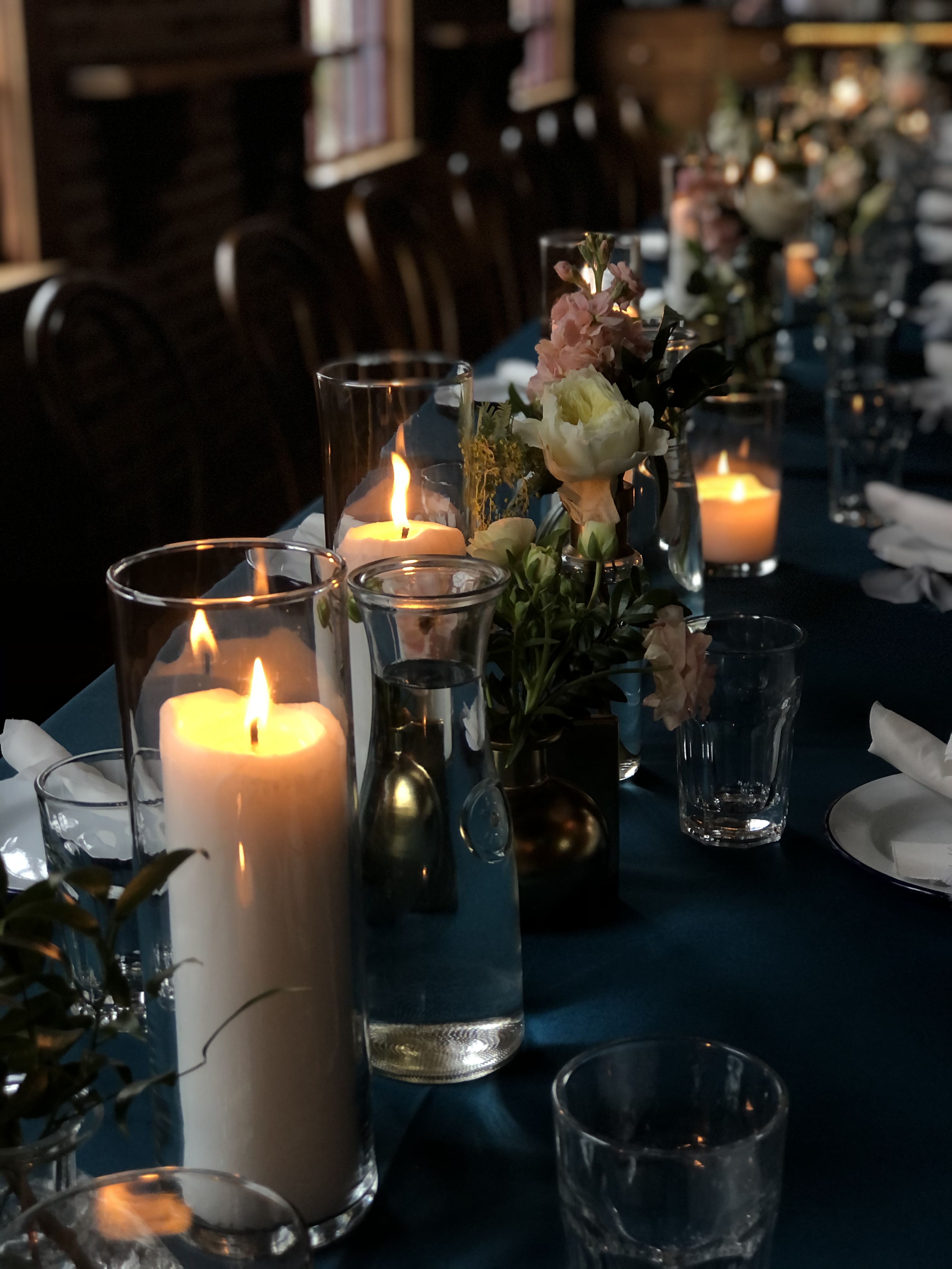 candles and flowers tablescape