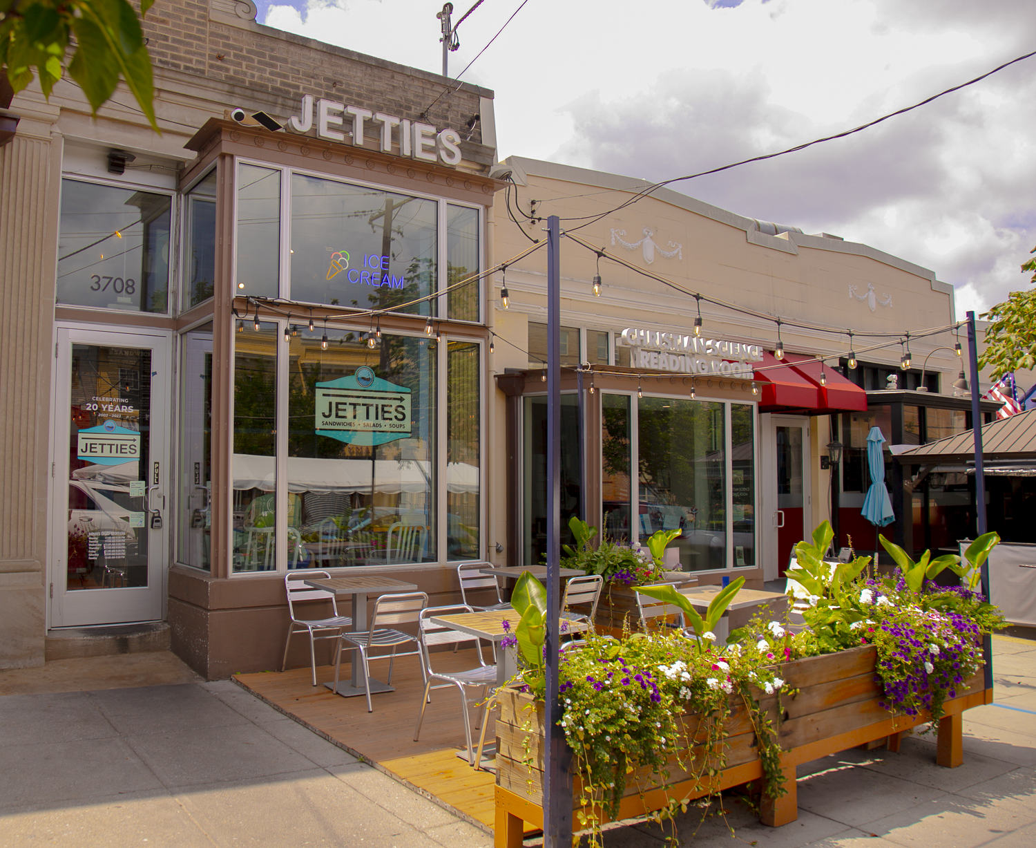 Jetties Cathedral Heights exterior with a patio and chairs