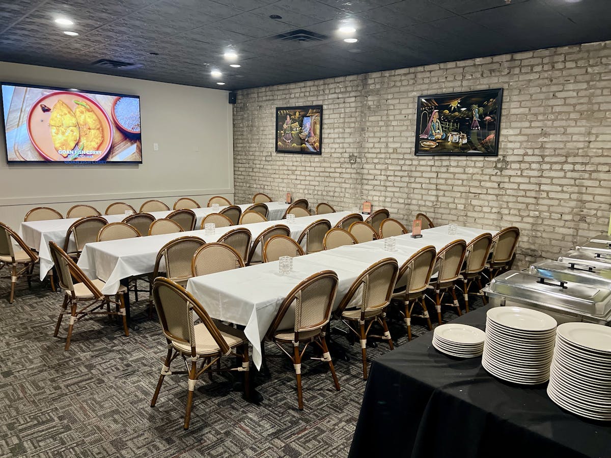 a bunch of furniture in a room