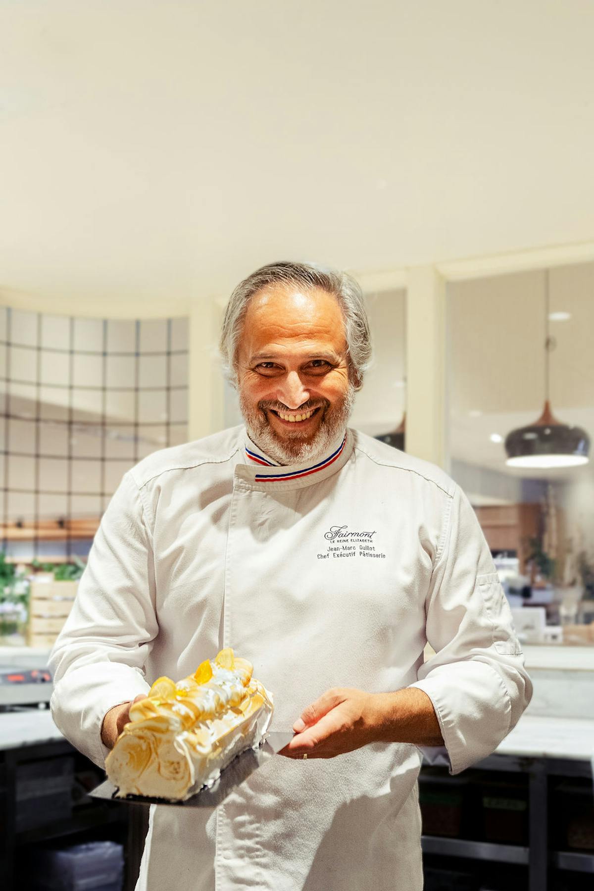 Chef Jean-Marc Guillot Meilleur Ouvrier de France maître Glacier et Chef patissier dans sa cuisine au Marché Artisans à Montréal
