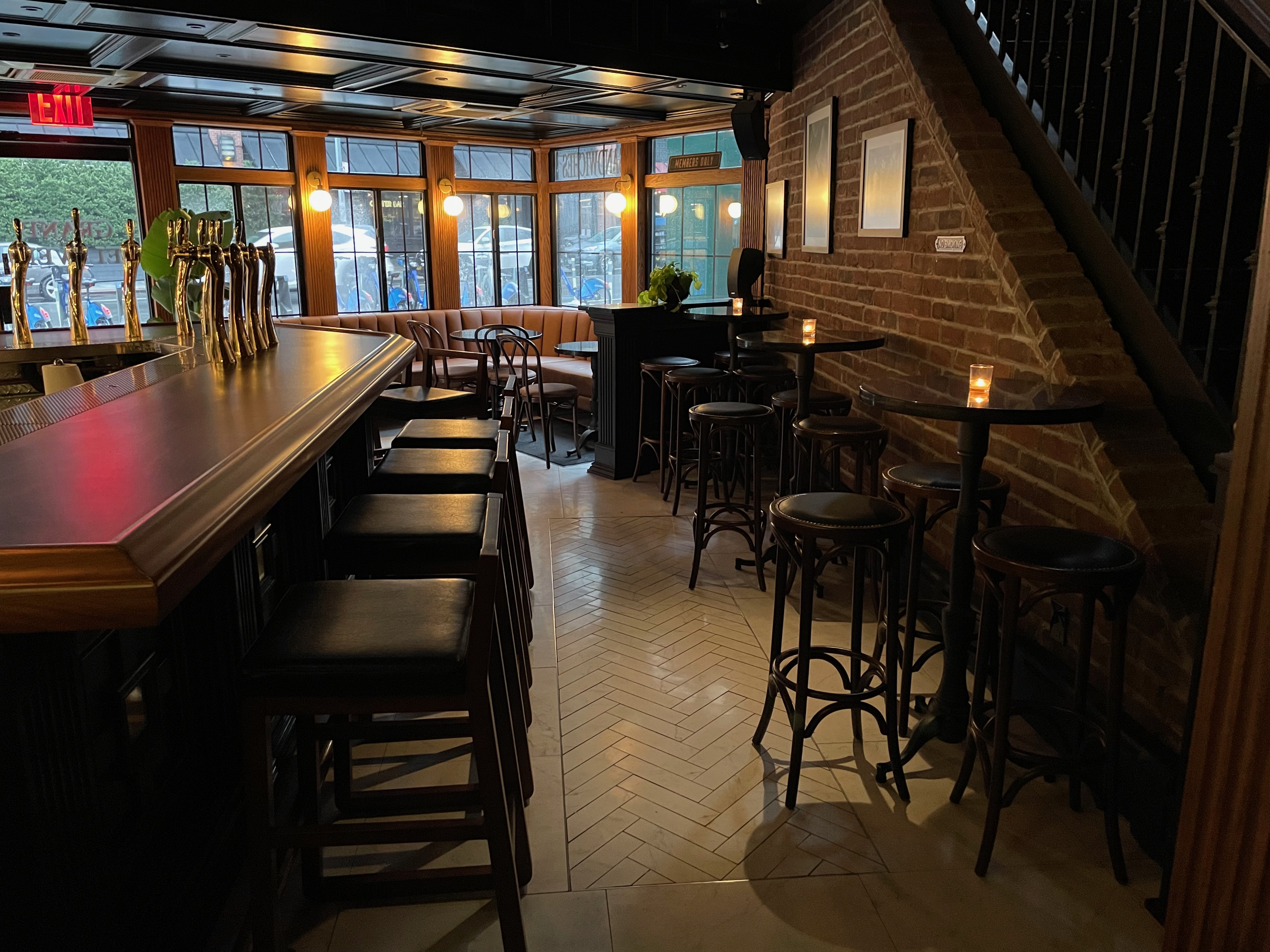 a row of wooden benches sitting on top of a table