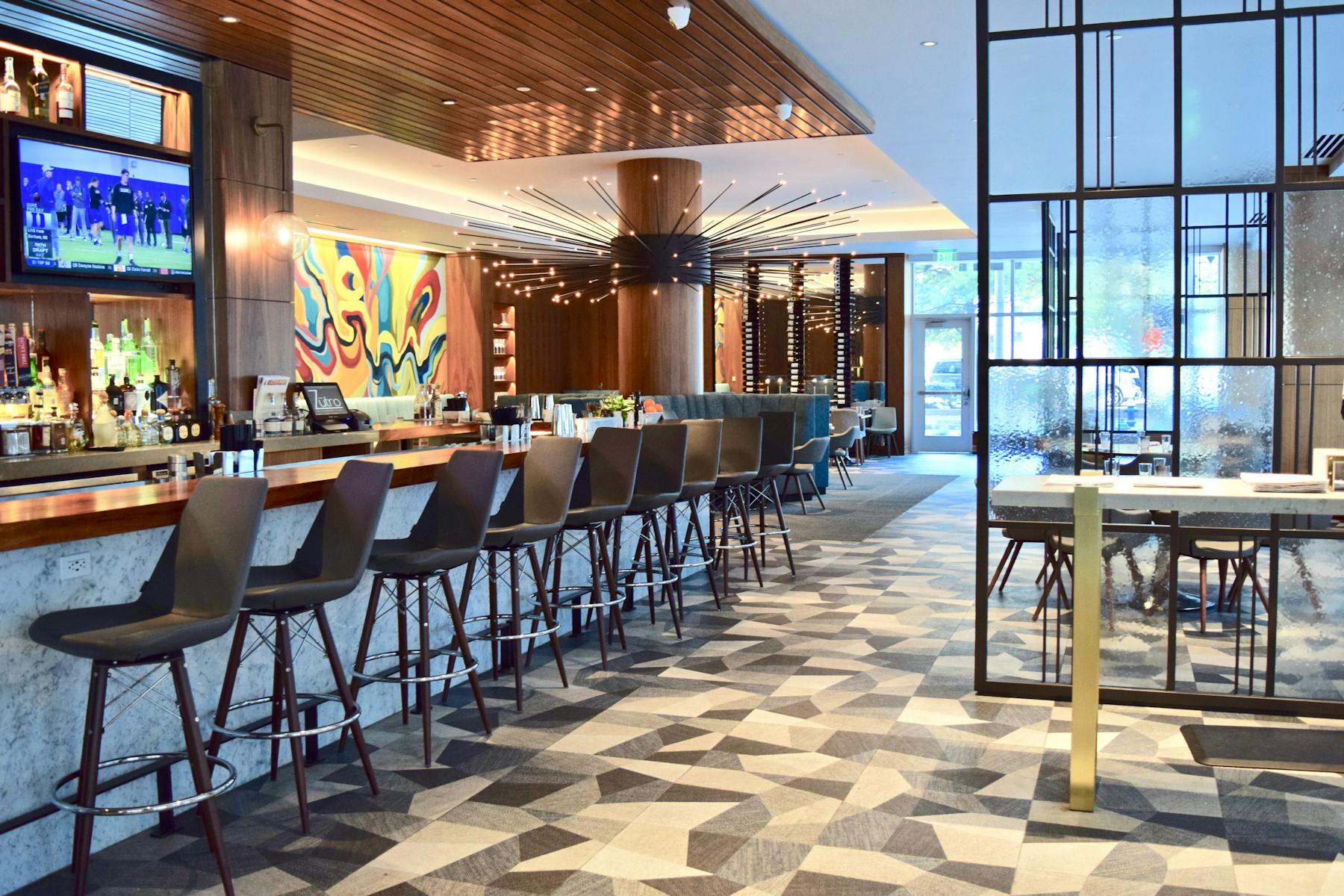 Houston's – Virtual Restaurant Concierge