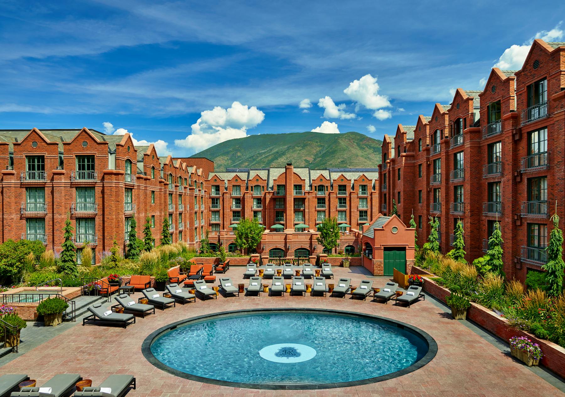 a view of a large building