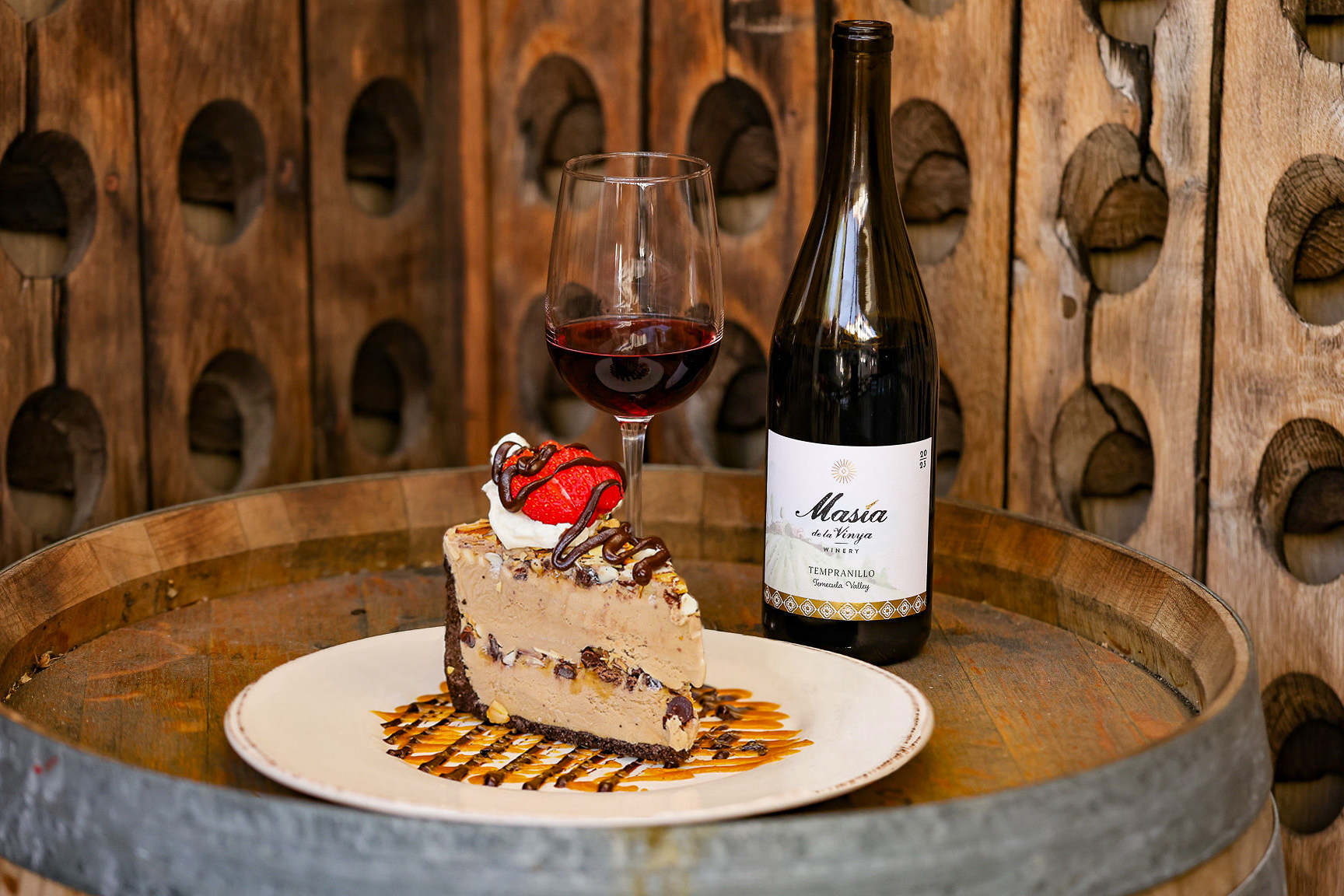 Mud pie and a bottle of Masia de la Vinya wine on a barrel