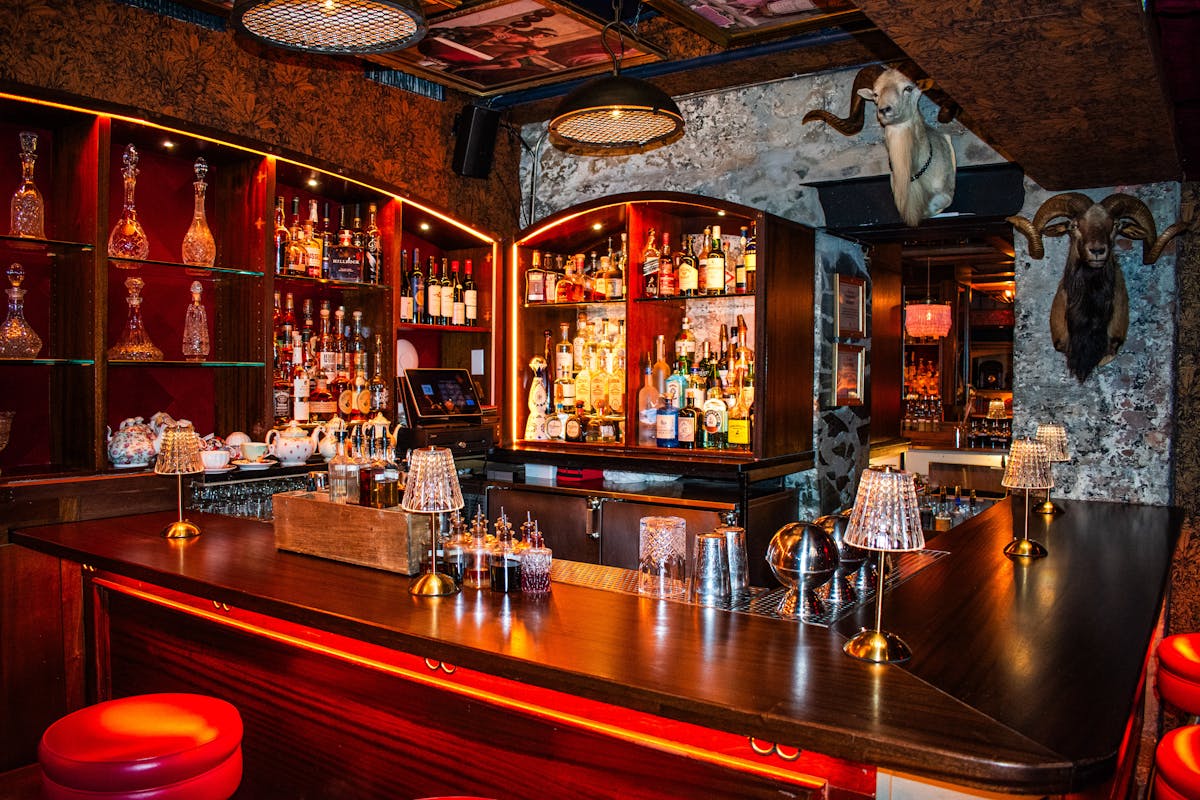 bar
