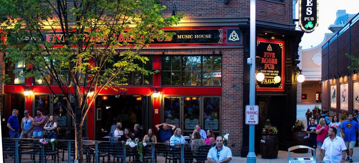 About Five Roses Pub In Rosemont Il