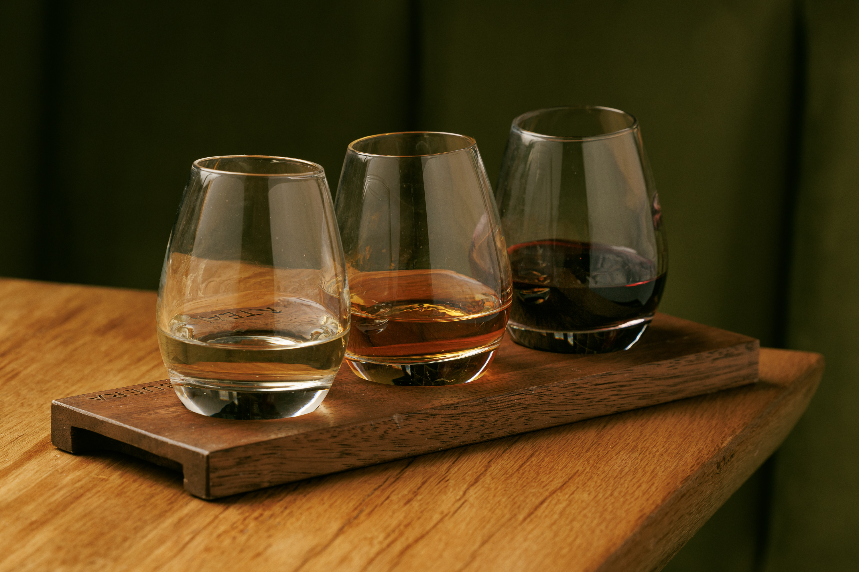 Comparison of orange wine and amber wine