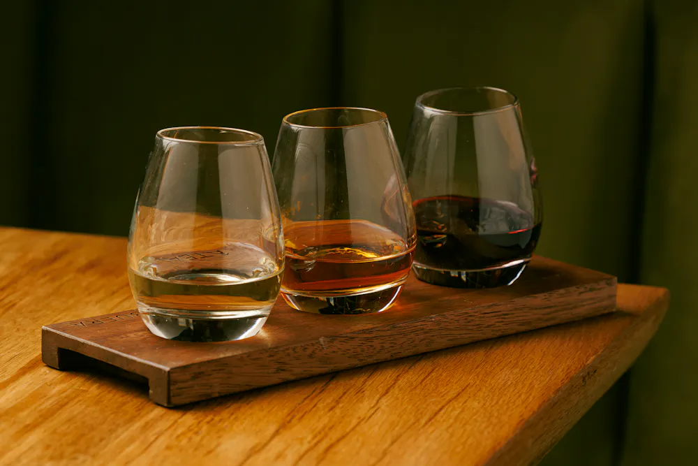 Comparison of orange wine and amber wine