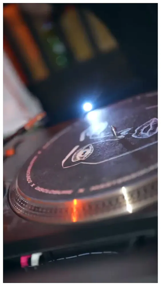 a close up of a record player